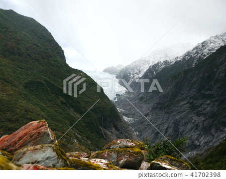 弗朗茲約瑟夫冰川在夏天 弗朗茲約瑟夫冰川在夏天 41702398