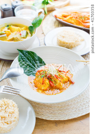 Shrimp red curry paste coconut milk kaffir lime 41703358
