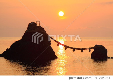 Sunrise of the couple's rock Sunrise of the couple's rock 41705084