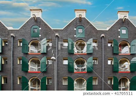 Black Residential Building 41705511