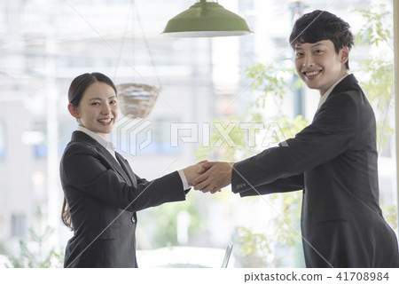 Businessman business tie-up to shake hands 41708984