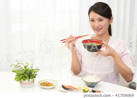 A woman enjoying a meal 41709069