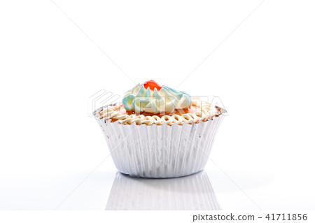 cup cake isolated on white cup cake isolated on white 41711856