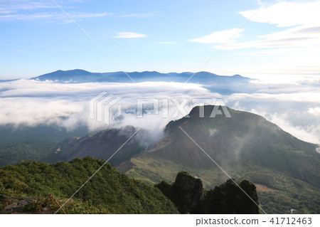 Climbing Mount Bandai 41712463