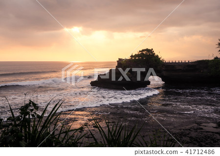Evening glow of Tanah Lot in Bali 41712486