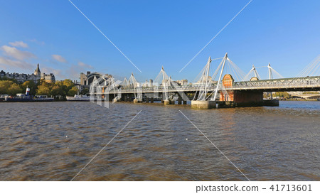 Hungerford and Golden Jubilee Bridges 41713601