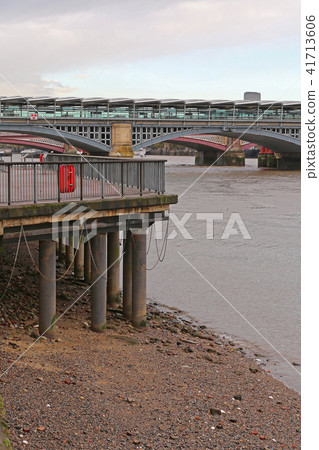 Low Tide Thames London 41713606