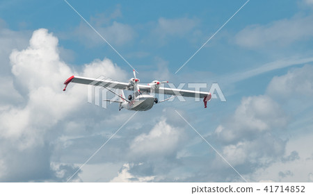 twin-engine light hydroplane 41714852