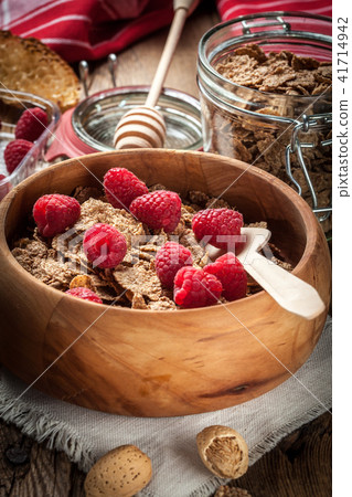 Bowl of cereals with blueberries and raspberrie. 41714942