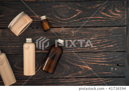 Bottles with spa cosmetic products flatlay 41716594