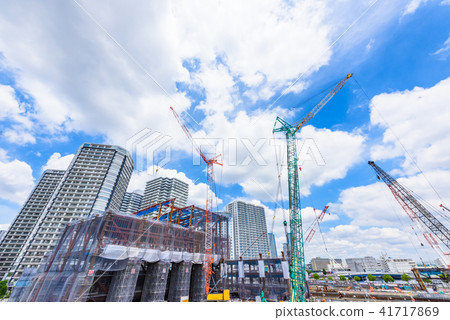 High-rise apartment in Yokohama and the construction site 41717869