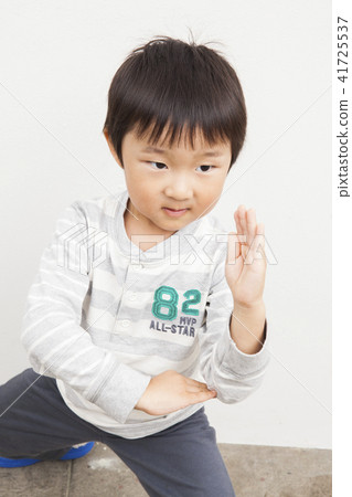 4歲的男孩 41725537