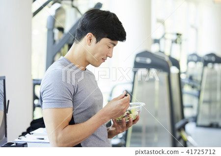 gym, exercise, young man 41725712