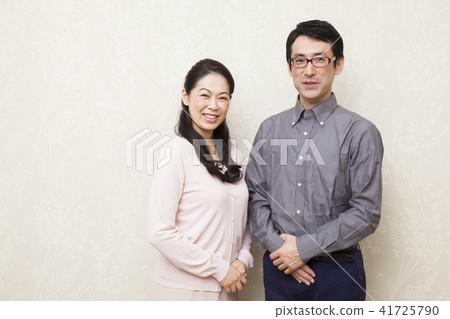 中間的一對 中間的一對 41725790