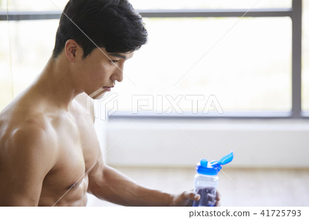 gym, exercise, young man 41725793