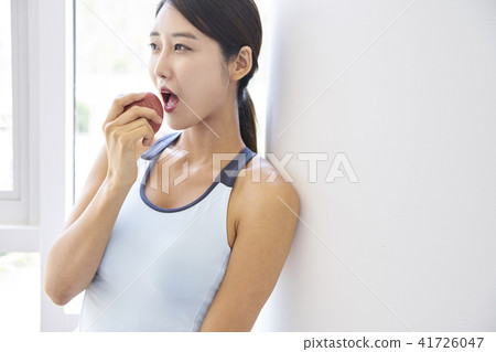 gym, young woman 41726047