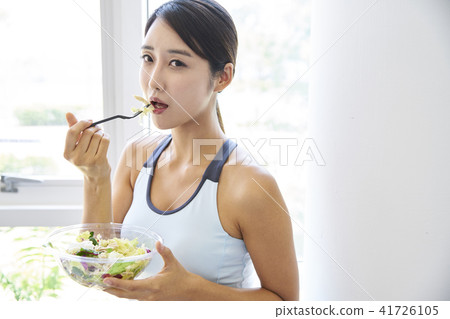 gym, young woman 41726105