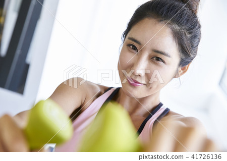 健身房，年輕女子 41726136