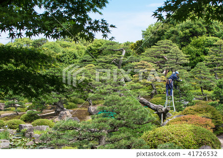 有園丁的日本庭院 41726532