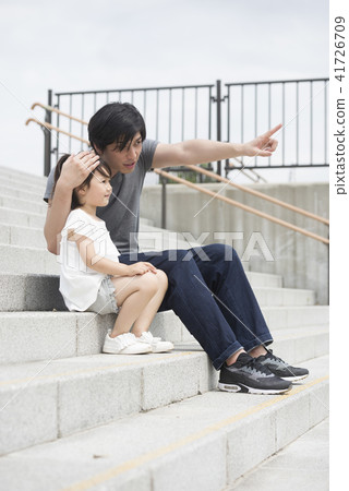 人,女兒,父親,家庭,家庭,朋友,男人,女孩,兒童,老爸,老爸,父親,父母,肖像 人,女兒,父親,家庭,家庭,朋友,男人,女孩,兒童,老爸,老爸,父親,父母,肖像 41726709