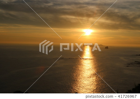 Sunset in the open sea Sunset in the open sea 41726967