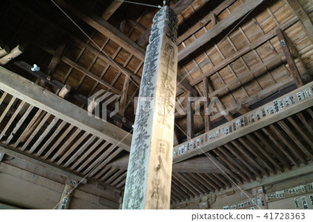 世界遺產平泉夏天的中尊寺金色大廳柱子在老裹屍布里面 41728363