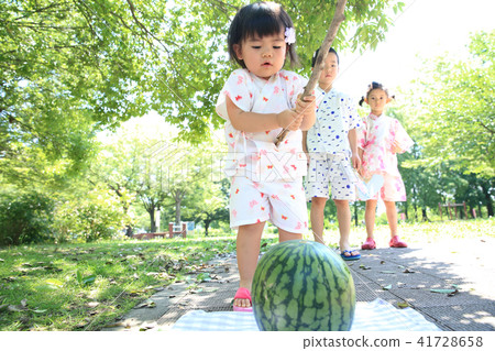 孩子們享受西瓜分裂 41728658