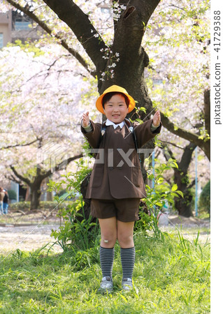 Boy entering elementary school Boy entering elementary school 41729388