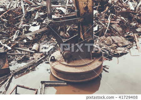 Metal recycle factory, Magnetic Backhoe  41729408