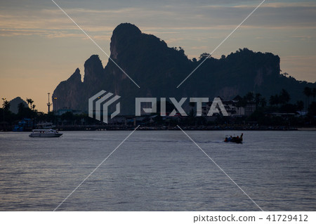 Phi Phi Island the famous landmark Phi Phi Island the famous landmark 41729412