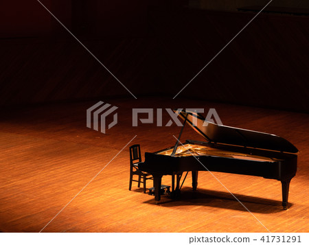 Piano Stage 41731291