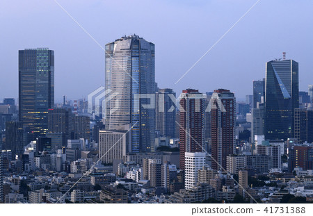 在日本的東京城市景觀查看六本木新城的屋頂 在日本的東京城市景觀查看六本木新城的屋頂 41731388