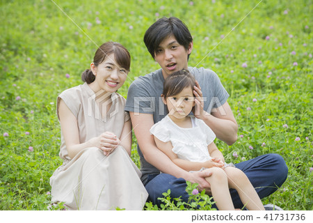 家庭家庭家庭朋友男性女孩兒童爸爸父親父母和兒童肖像 41731736