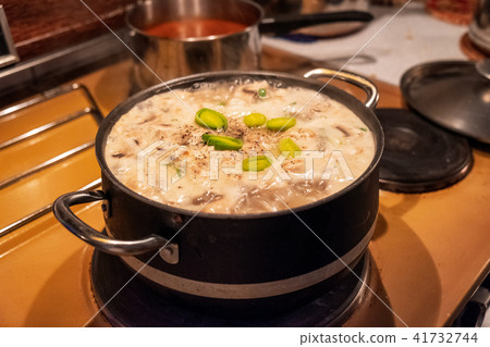 Champignon mushroom soup with gruel Champignon mushroom soup with gruel 41732744