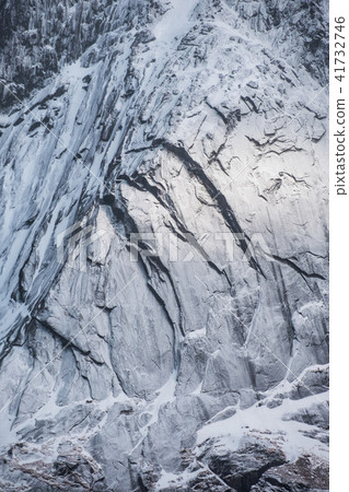 Close-up snow mountain with shiny light 41732746