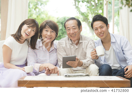 People Family 2 generations Senior Children / Family Residential Male Female Japanese Asian Oriental Lifestyle 41732800