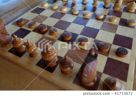 chess old wood game 41733672