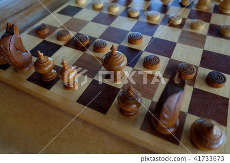 chess old wood game 41733673