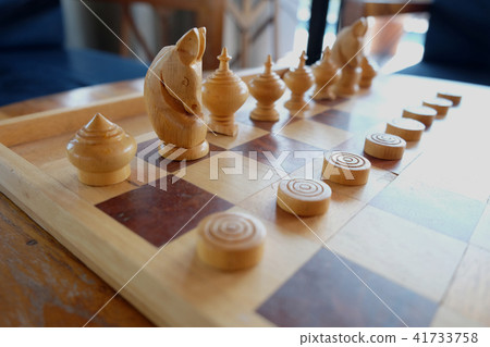 chess old wood game 41733758