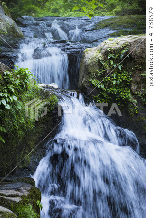 A small waterfall of Akame Shizuokadori 41738579