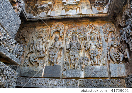 Ornate wall panel reliefs, Kedareshwara temple 41739091