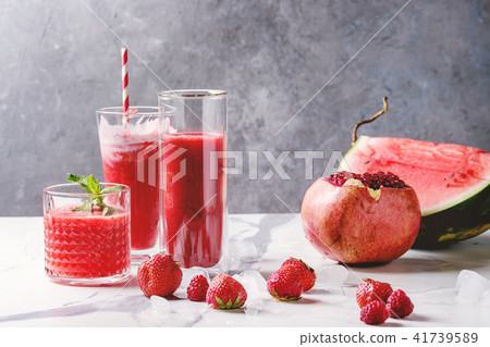 Red fruit cocktails or smoothies 41739589