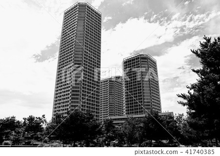 Tower apartment with lush surroundings (monochrome) Tower apartment with lush surroundings (monochrome) 41740385
