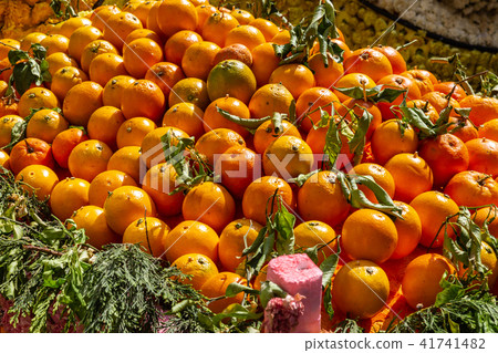 basket of oranges 41741482