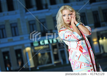 Young Beauty Famous Woman In Red Dress Outdoor Young Beauty Famous Woman In Red Dress Outdoor 41742120