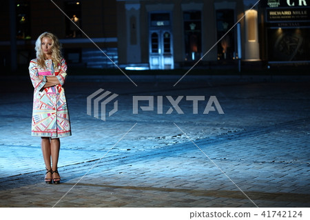 Young Beauty Famous Woman In Red Dress Outdoor Young Beauty Famous Woman In Red Dress Outdoor 41742124