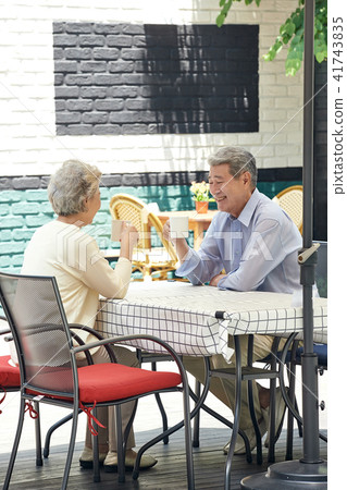 Senior Cafe Dating 41743835