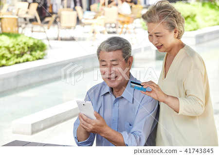 Elderly shopping plan Senior online shopping 41743845