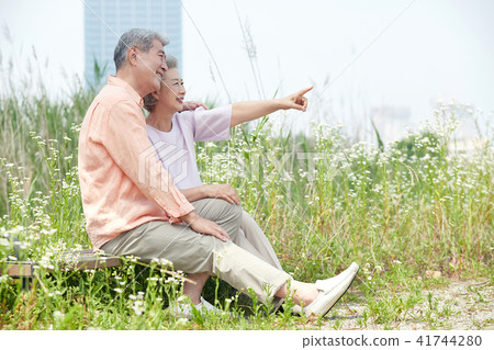 Senior date old couple leisurely retirement life 41744280