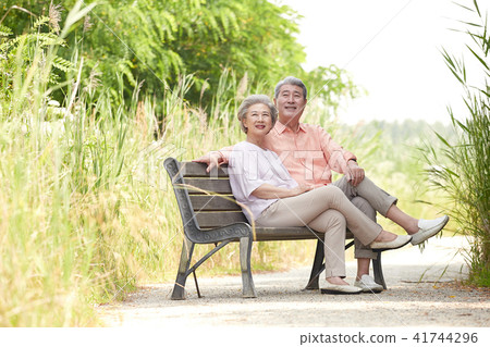 Senior date old couple leisurely retirement life Senior date old couple leisurely retirement life 41744296